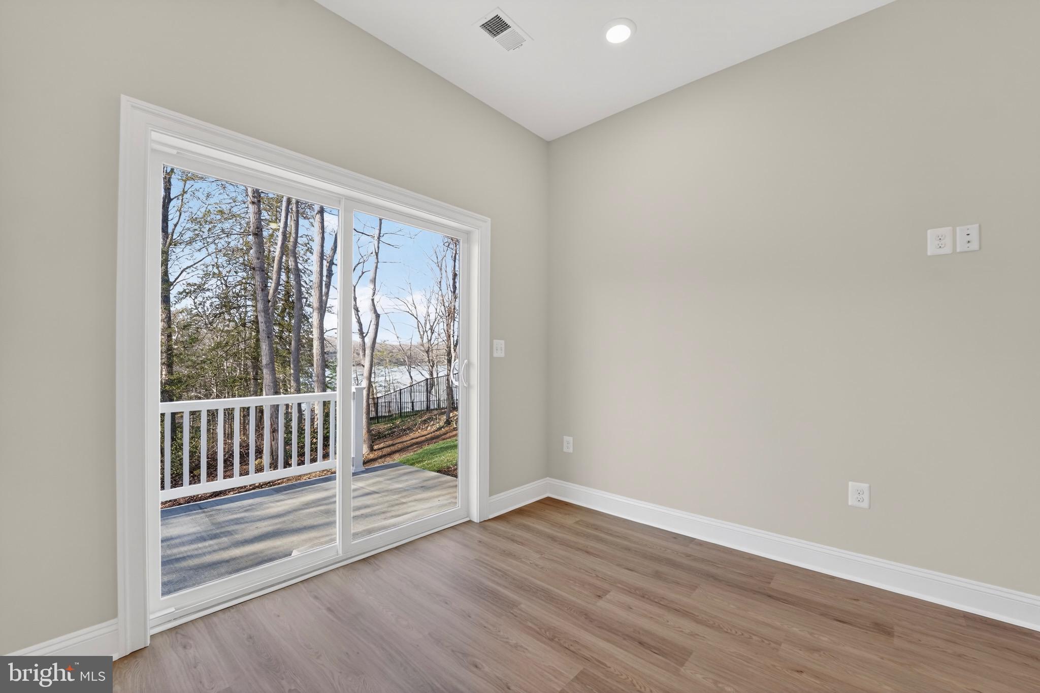 SUNRISE BEACH - Residential