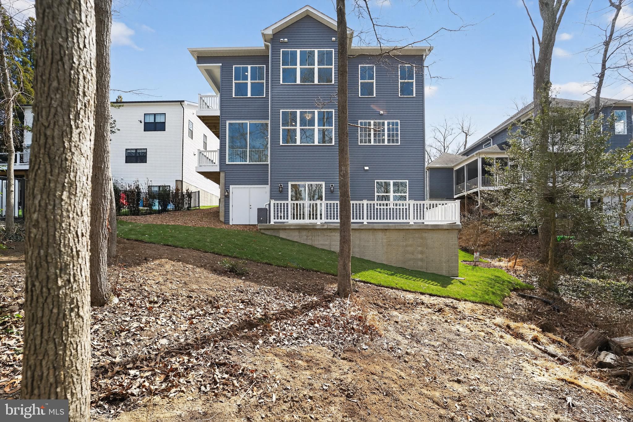 SUNRISE BEACH - Residential