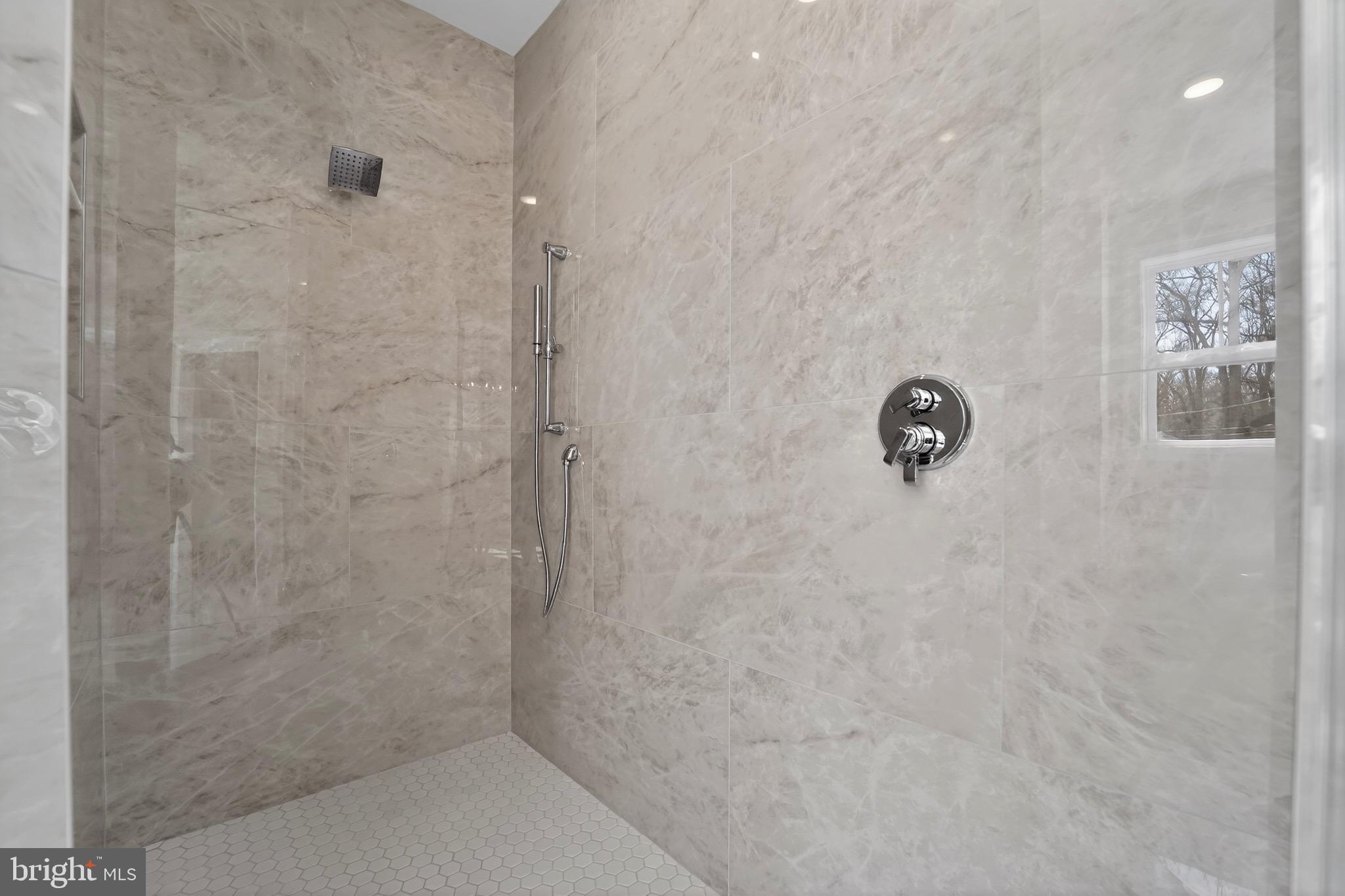 SUNRISE BEACH - Residential