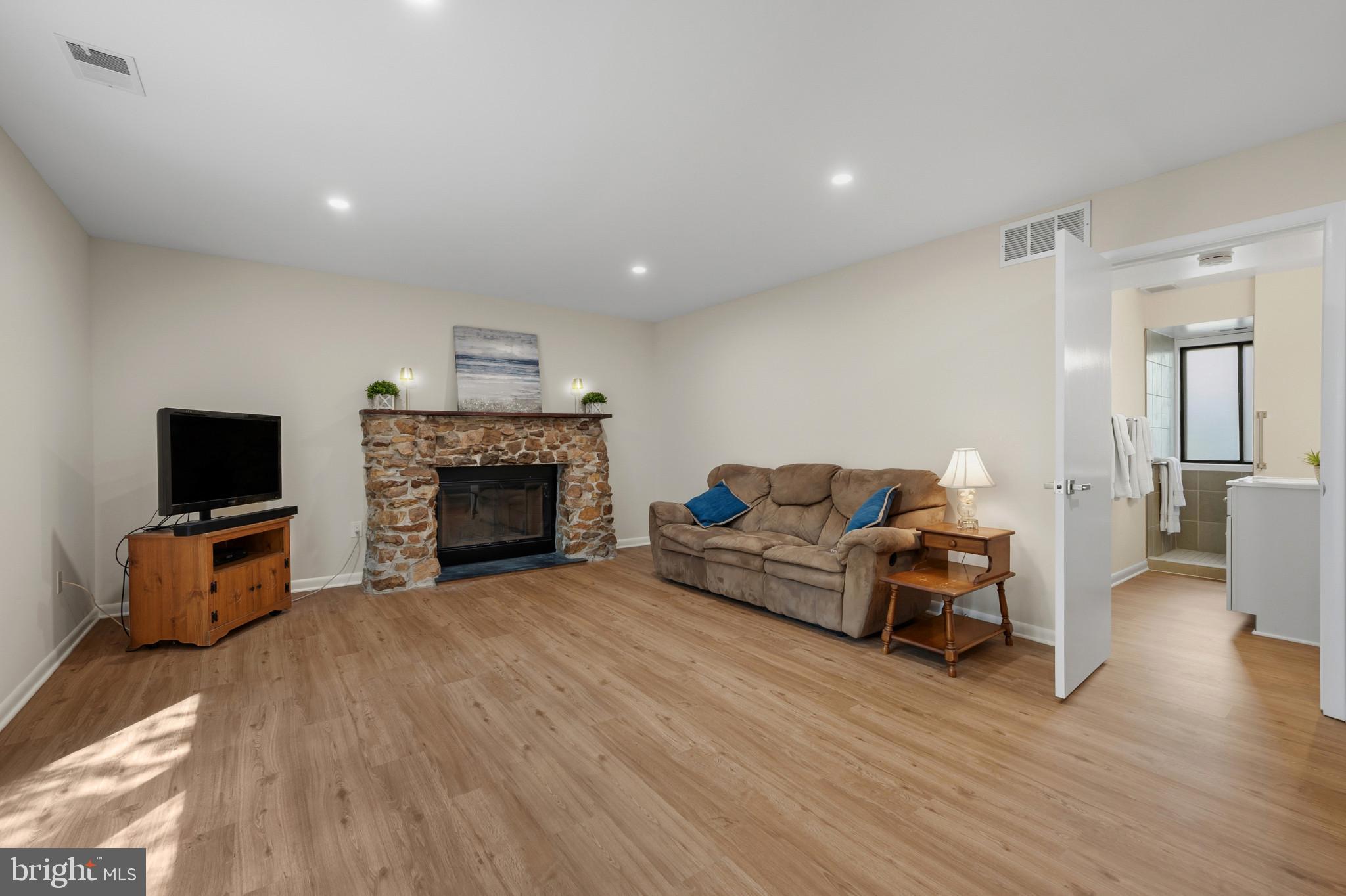 BROOKEVILLE KNOLLS - Residential