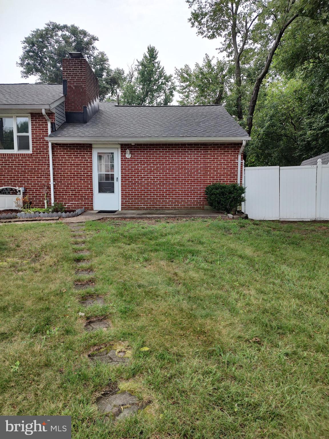 ROCKWOOD BEACH - Residential Lease