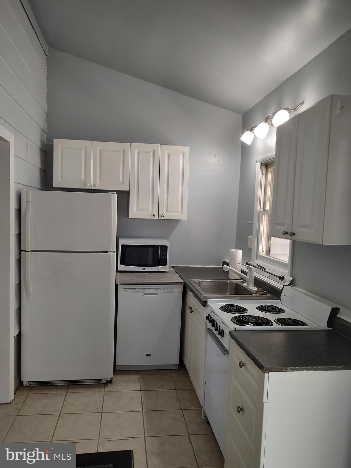 ROCKWOOD BEACH - Residential Lease