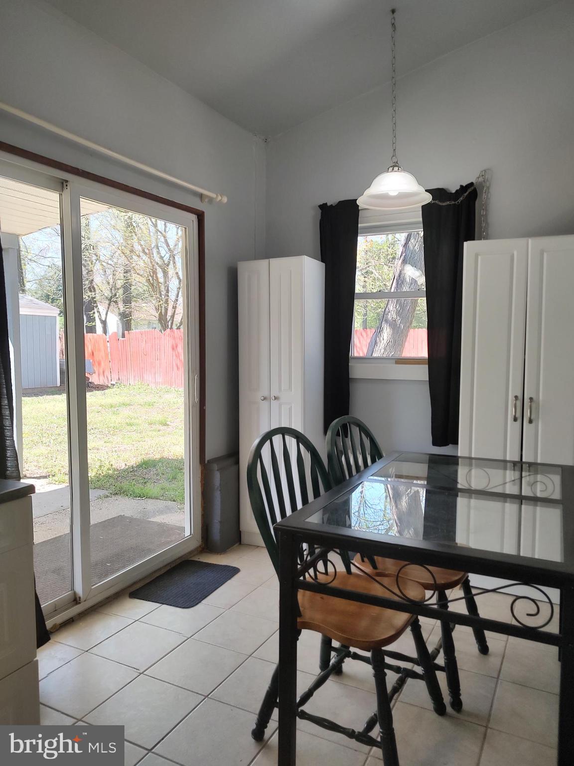 ROCKWOOD BEACH - Residential Lease