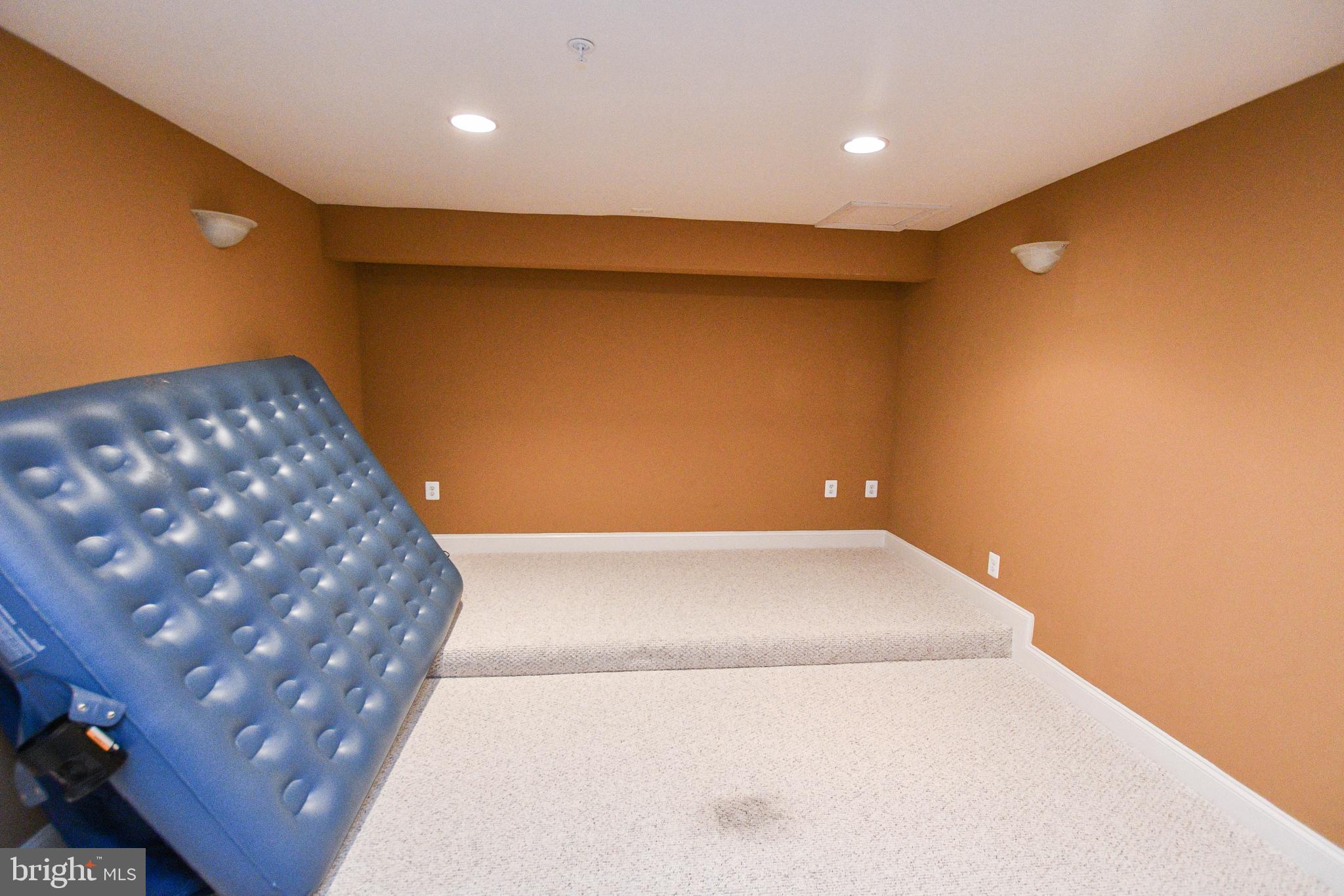 CHELTENHAM WOODS - Residential