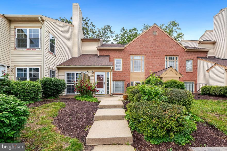This lovely 2-level spacious sunlit townhouse is in great condition, move-in ready, with a separate dining room, updated table space, kitchen with stainless steel appliances,  FP in the living room, Cathedral Ceiling, ceiling fan, three bedrooms with a bedroom on the first level, 2 bedrooms upstairs. Extra storage close to National Harbor, shopping area and restaurants, quiet neighborhood with Tots playground