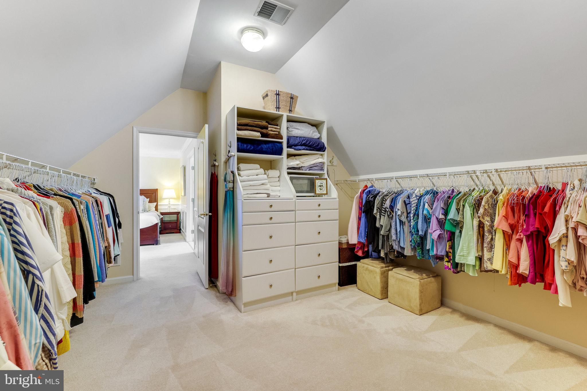 OAKTON RIDGE - Residential