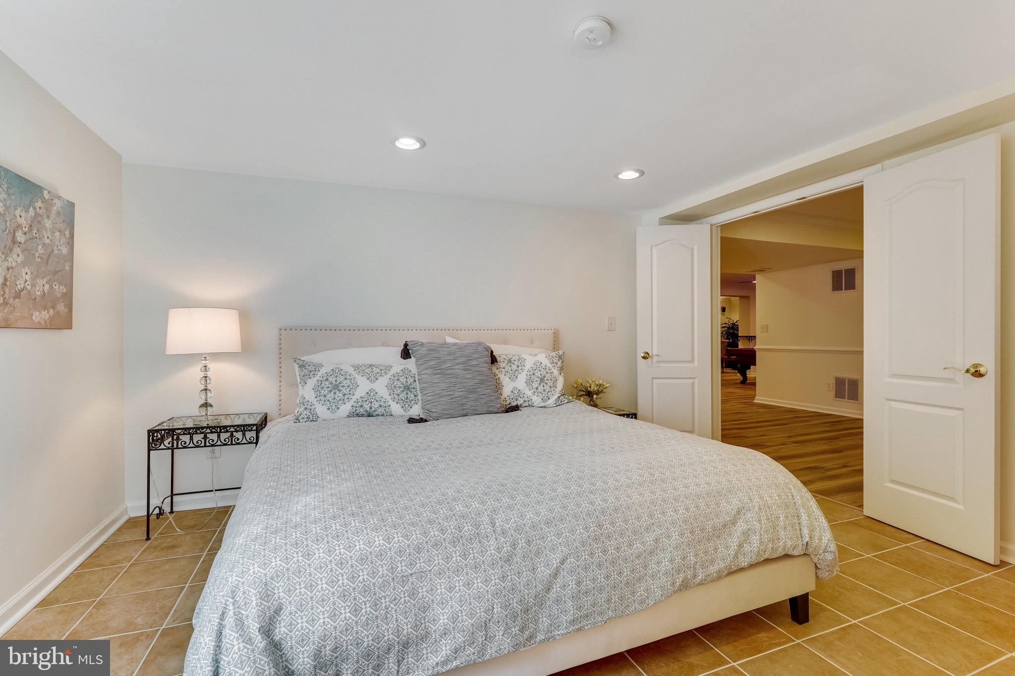 OAKTON RIDGE - Residential