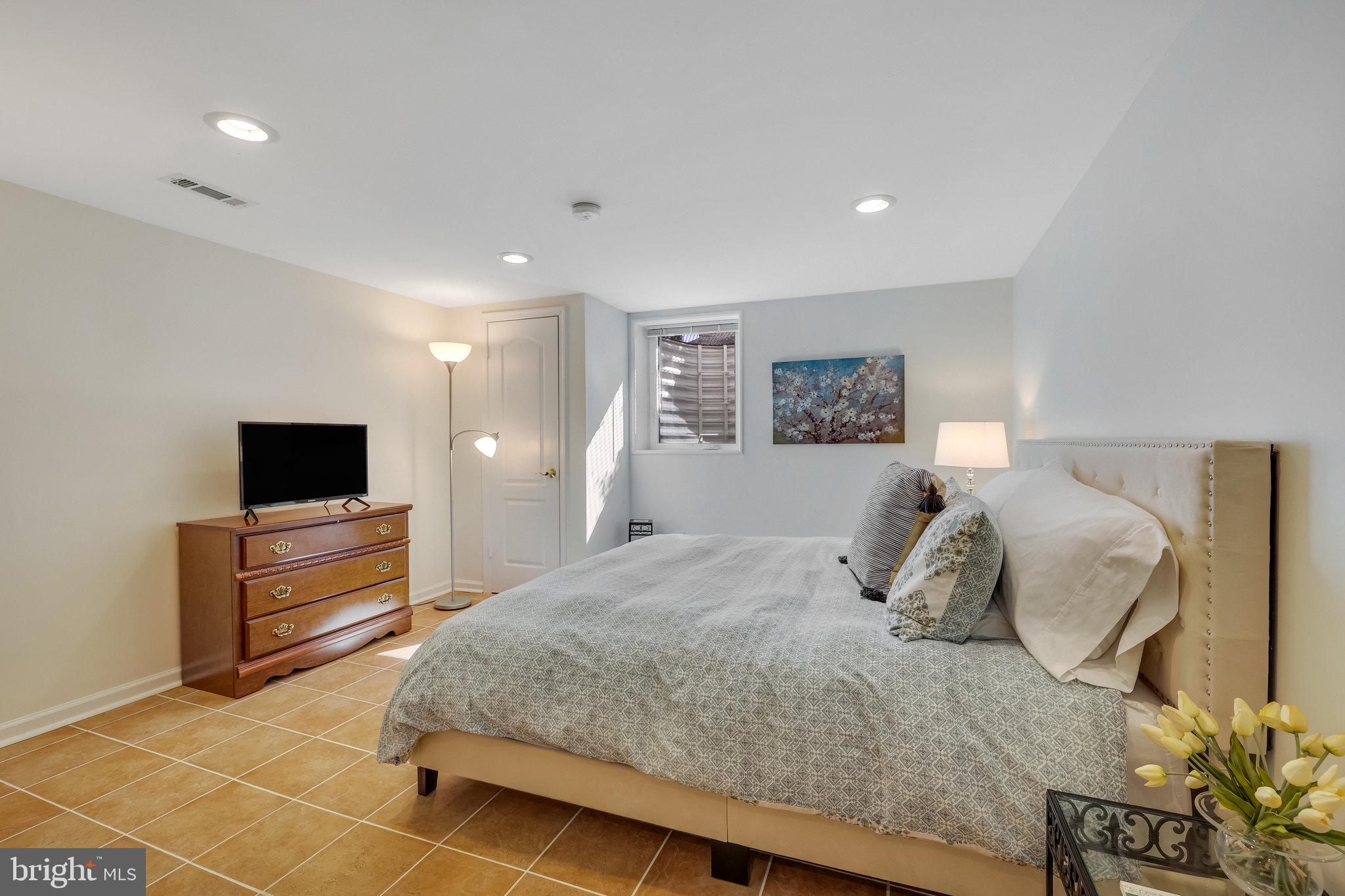 OAKTON RIDGE - Residential