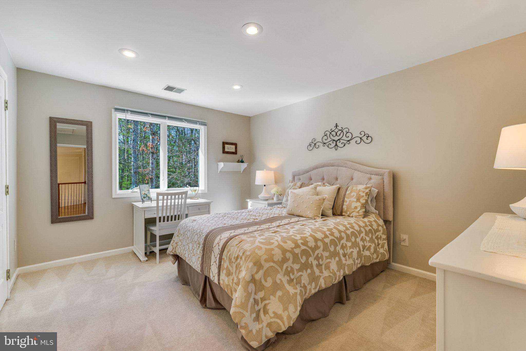 OAKTON RIDGE - Residential