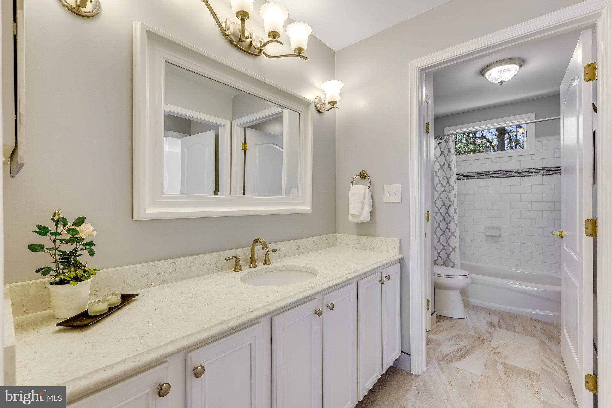 OAKTON RIDGE - Residential