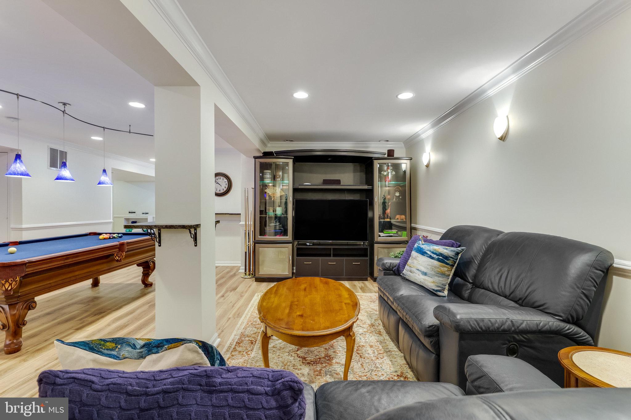 OAKTON RIDGE - Residential