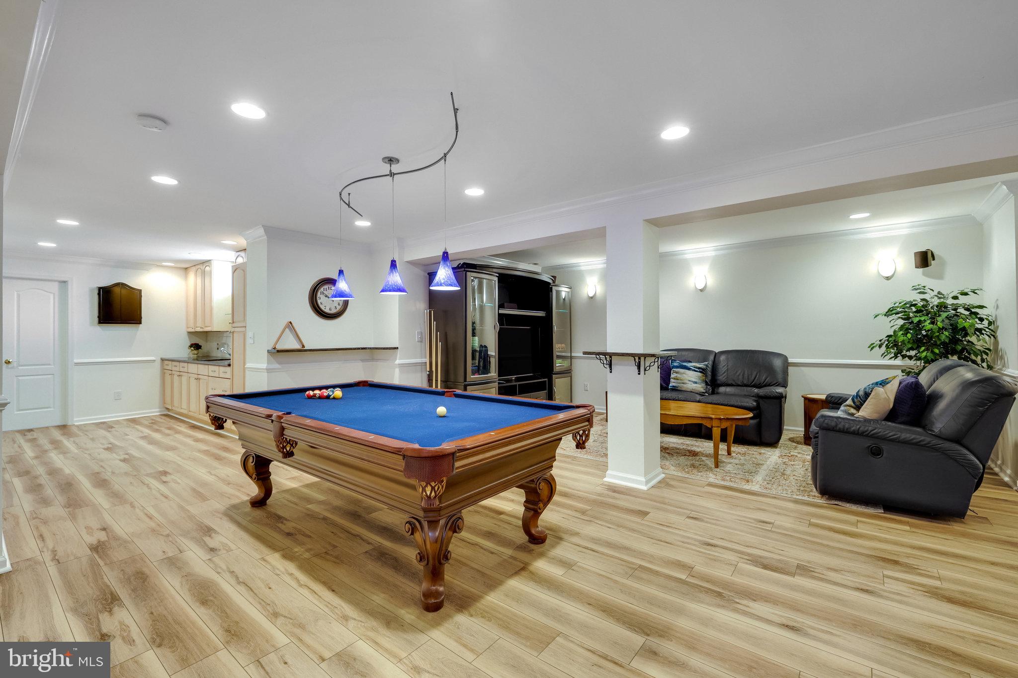 OAKTON RIDGE - Residential