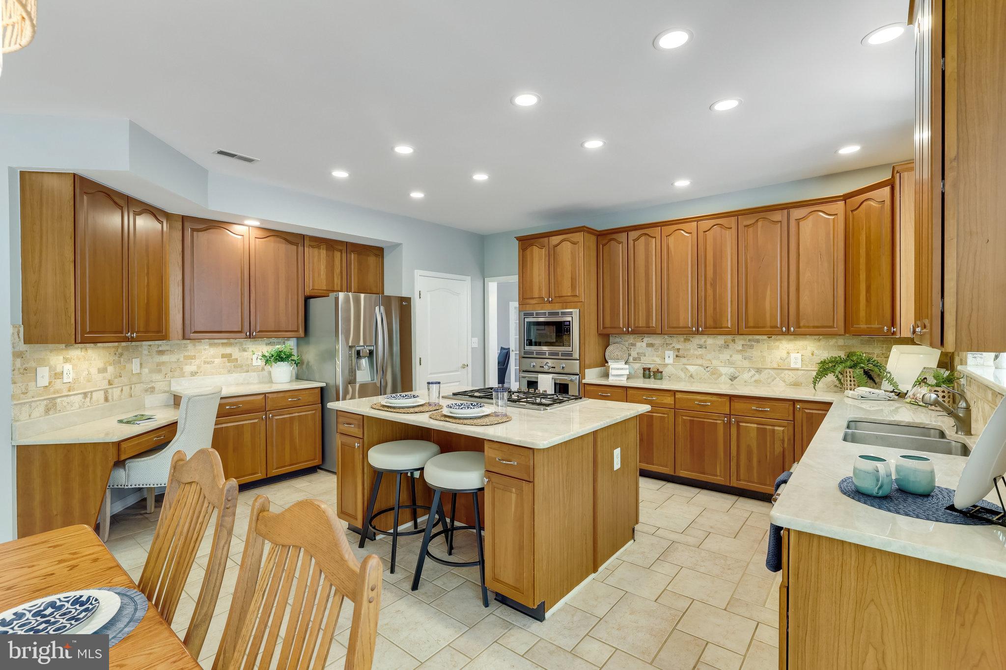 OAKTON RIDGE - Residential