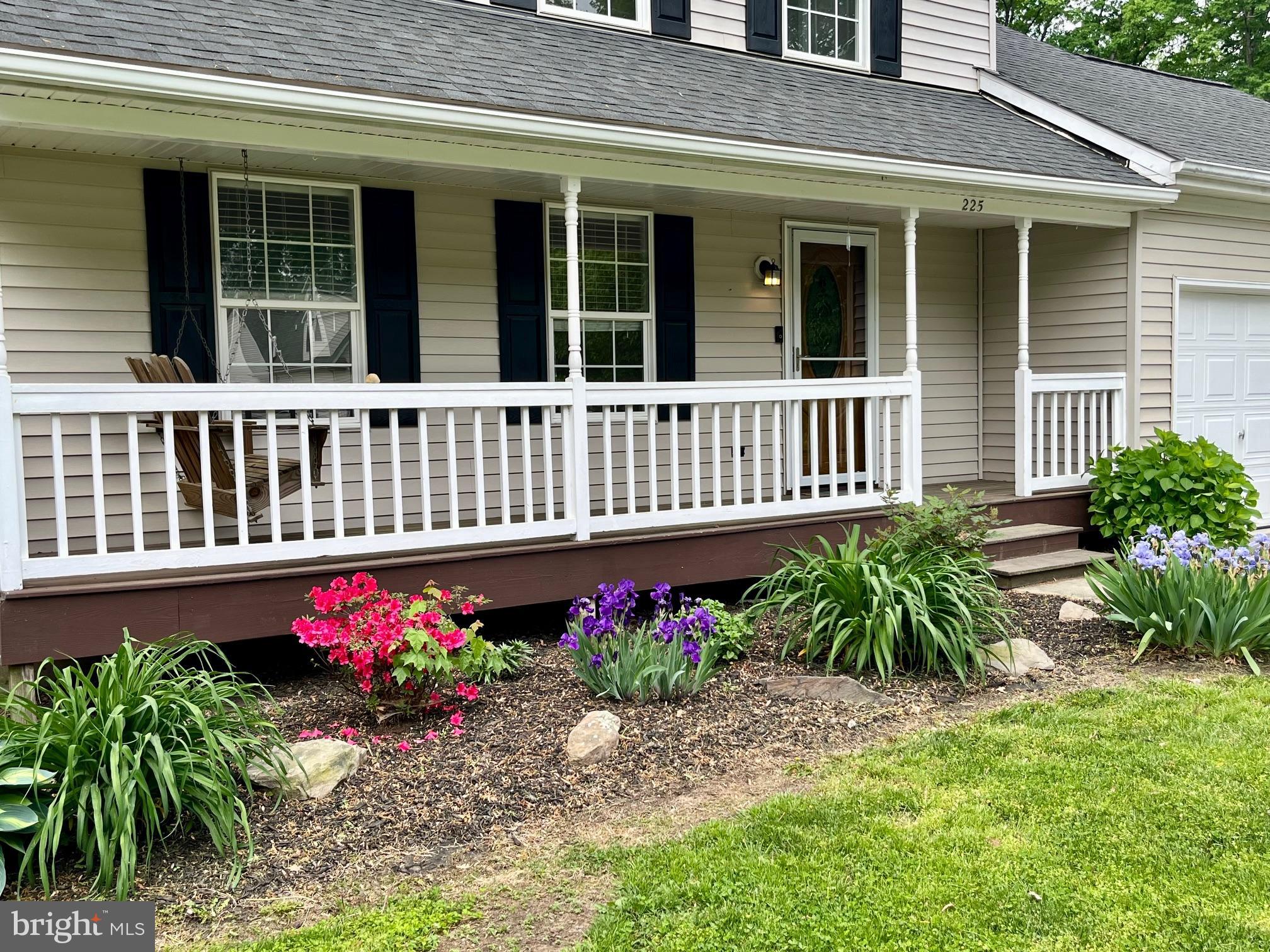 225 LARCH PLACE