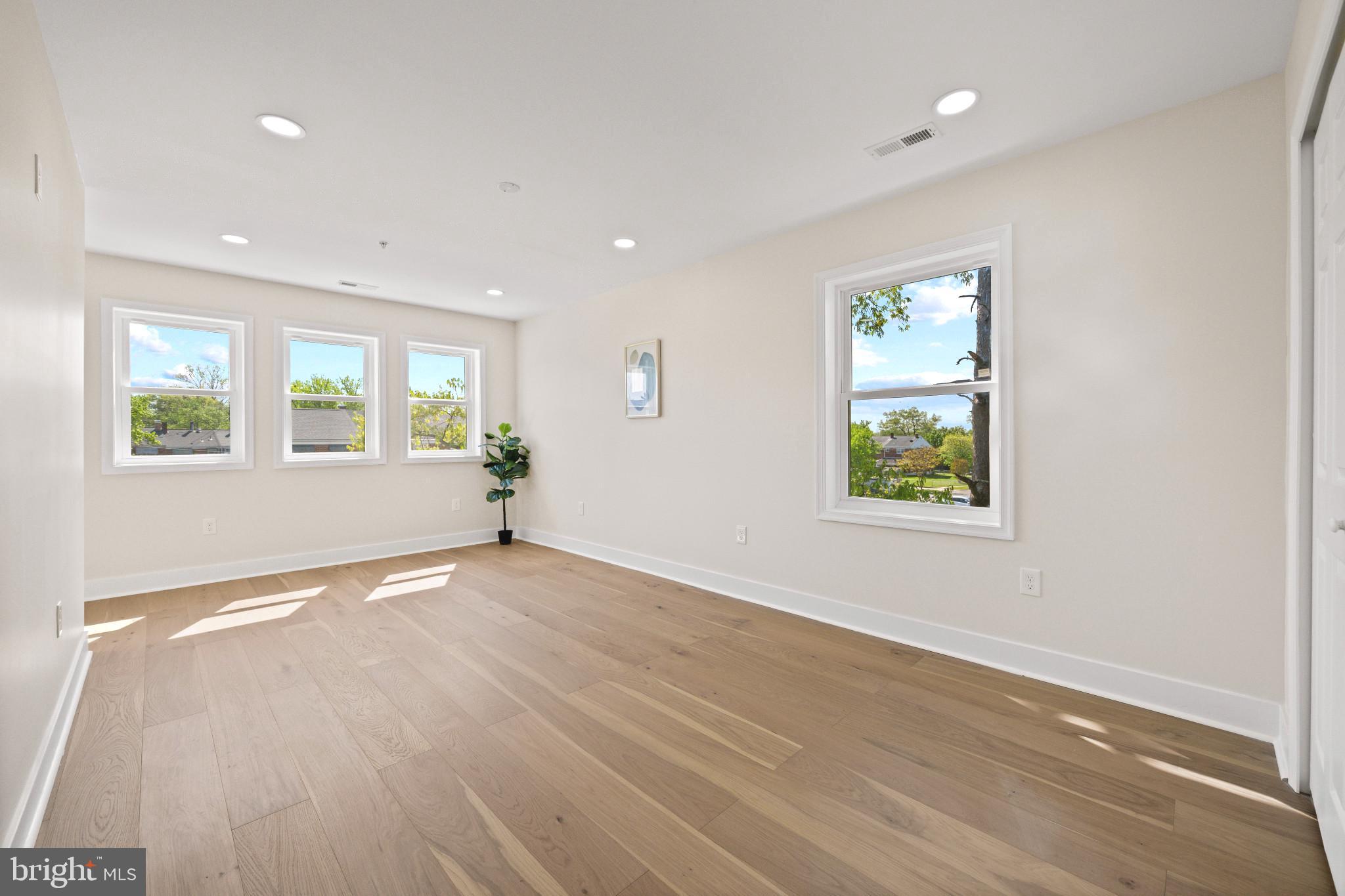 OAKLEIGH - Residential