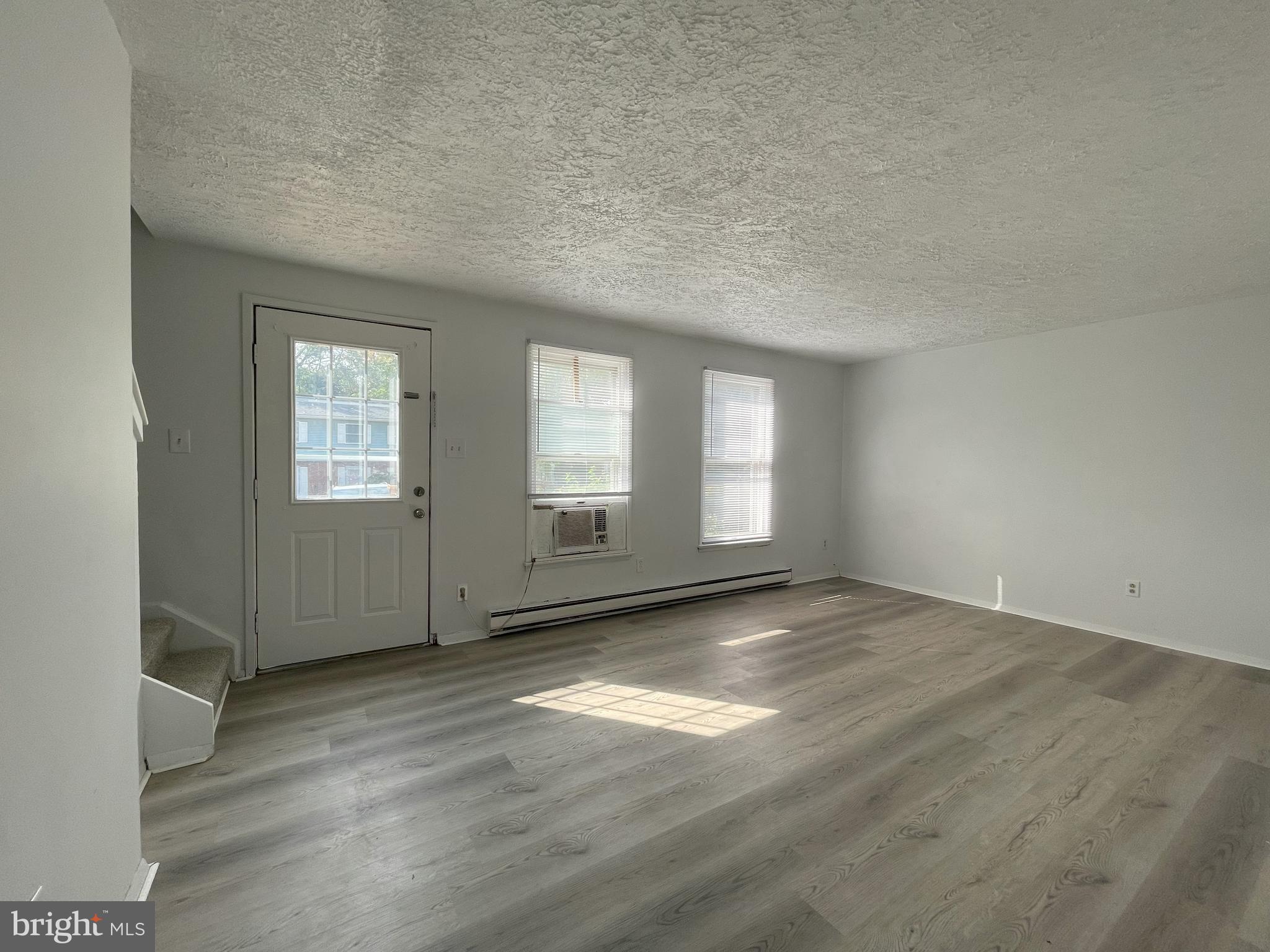 LAKESIDE - Residential Lease