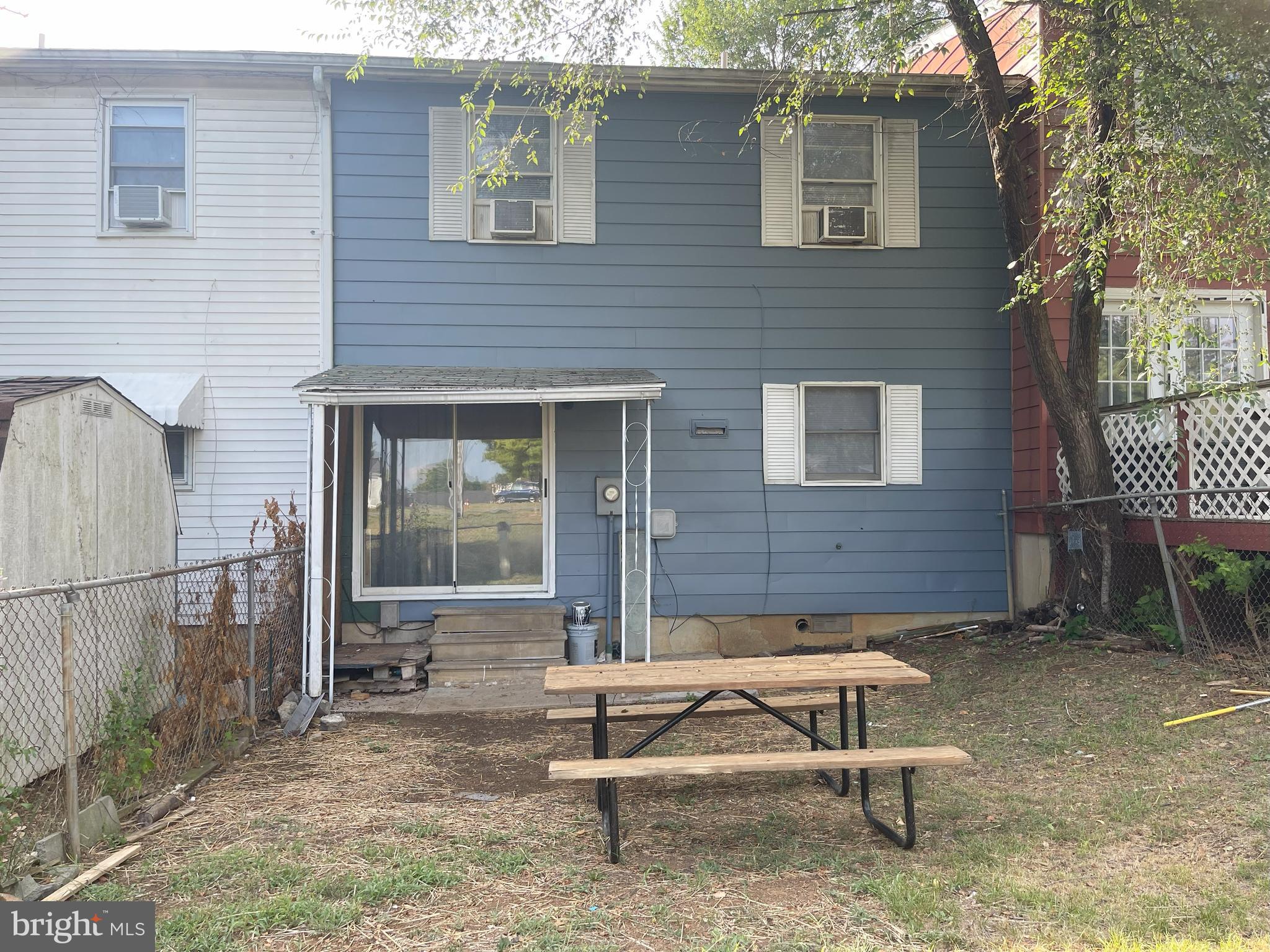 LAKESIDE - Residential Lease