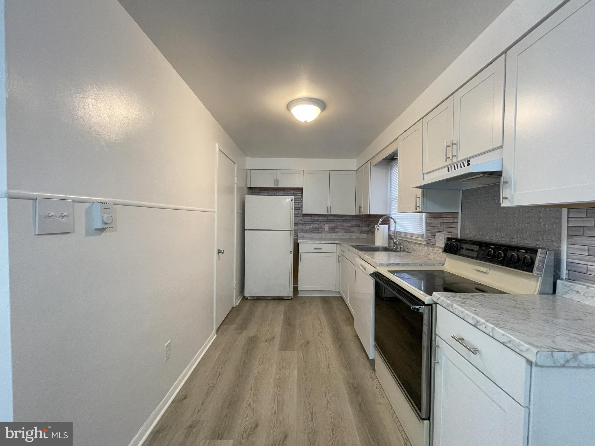 LAKESIDE - Residential Lease