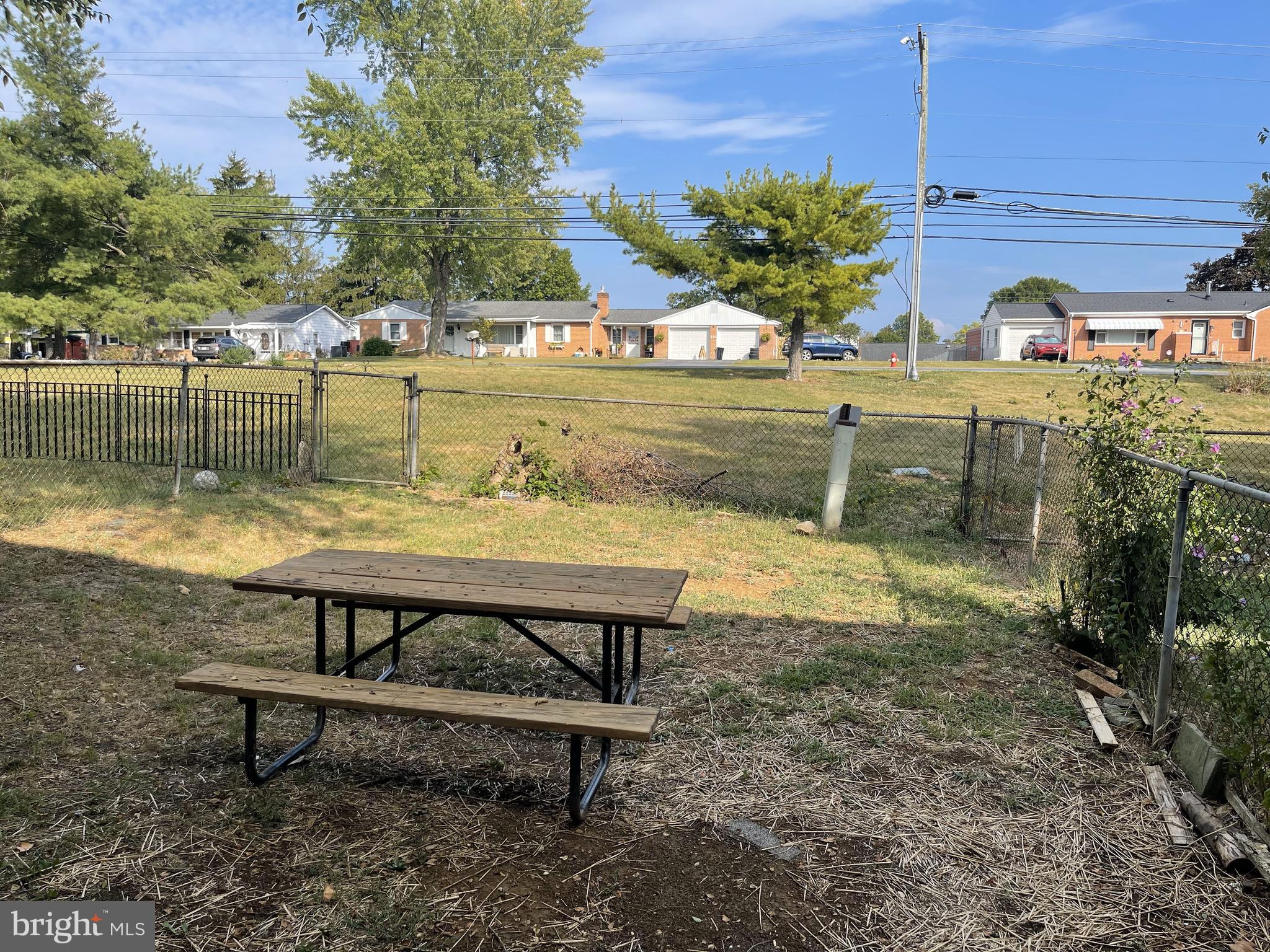 LAKESIDE - Residential Lease