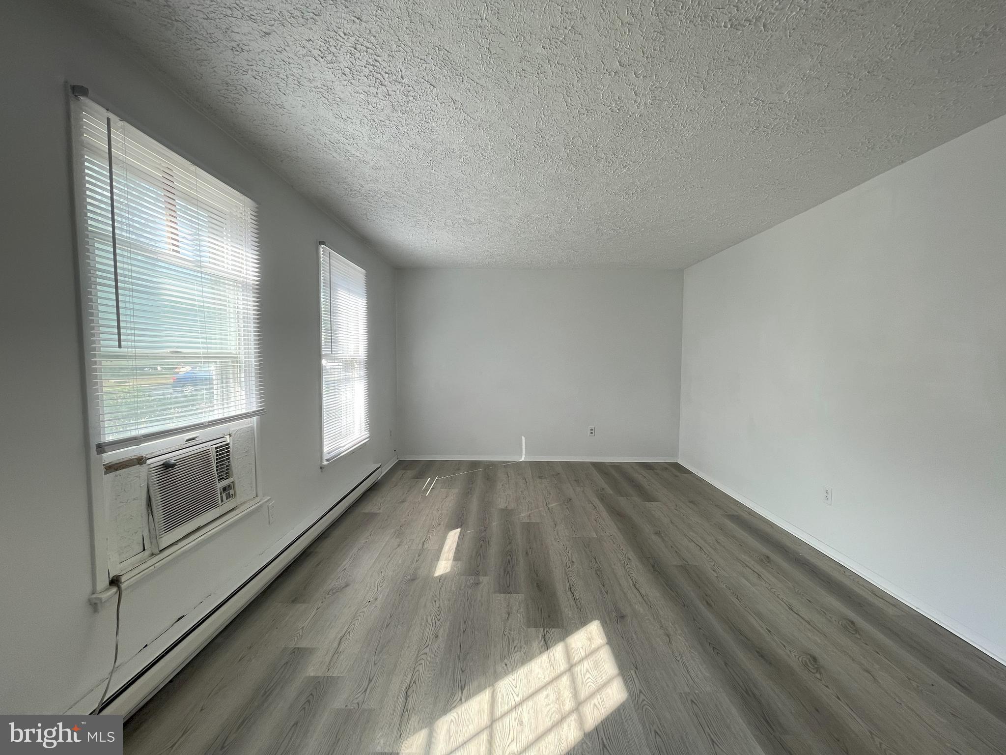 LAKESIDE - Residential Lease