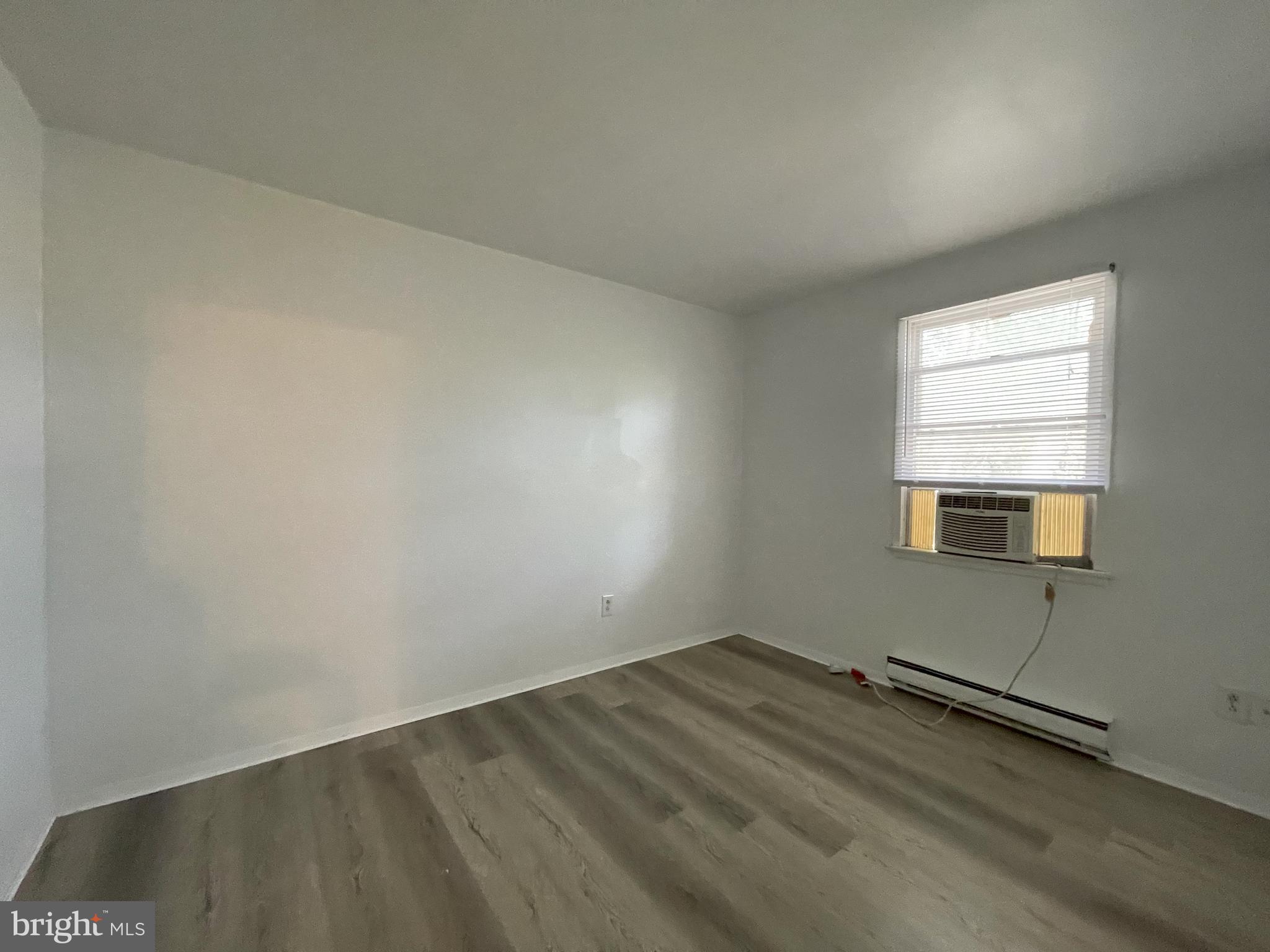 LAKESIDE - Residential Lease