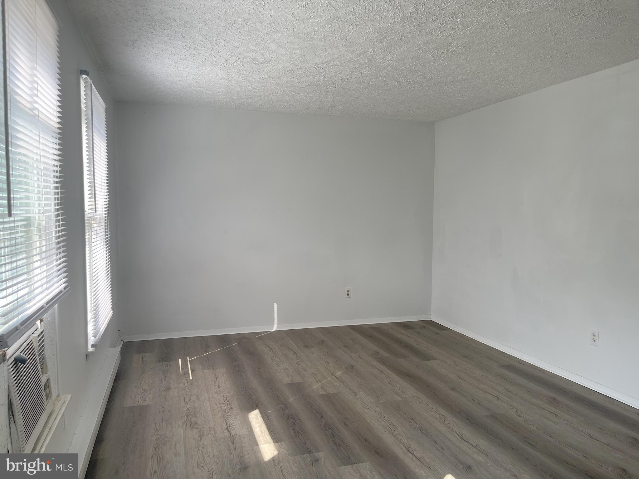 LAKESIDE - Residential Lease