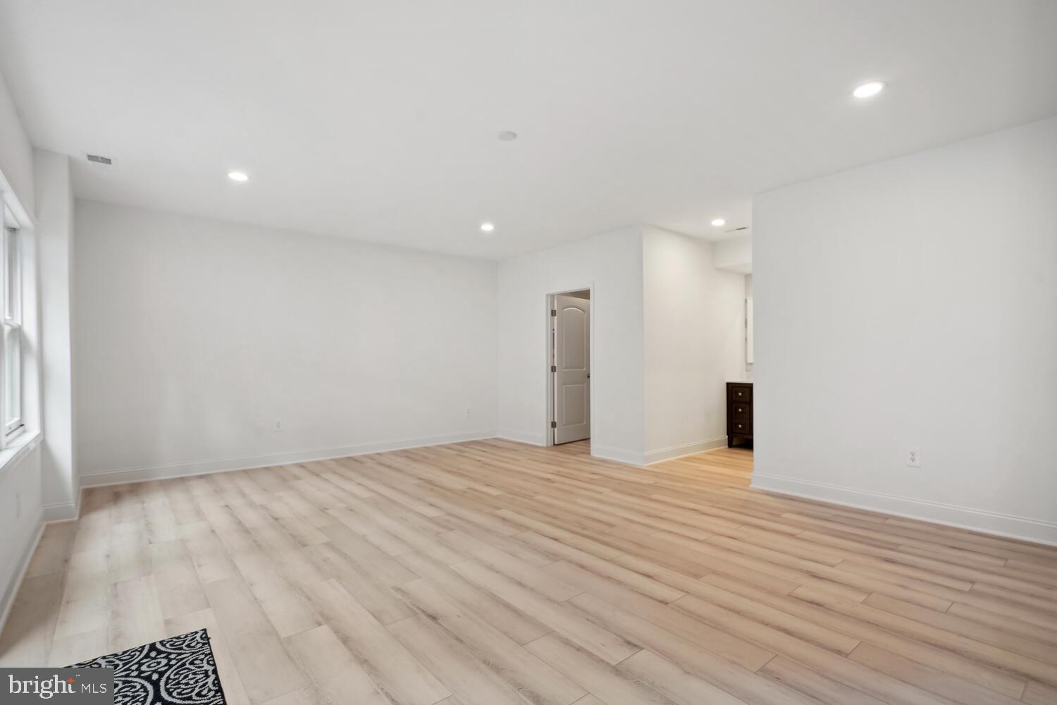 BANNOCKBURN HEIGHTS - Residential Lease