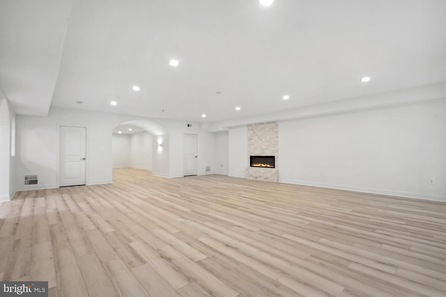 BANNOCKBURN HEIGHTS - Residential Lease