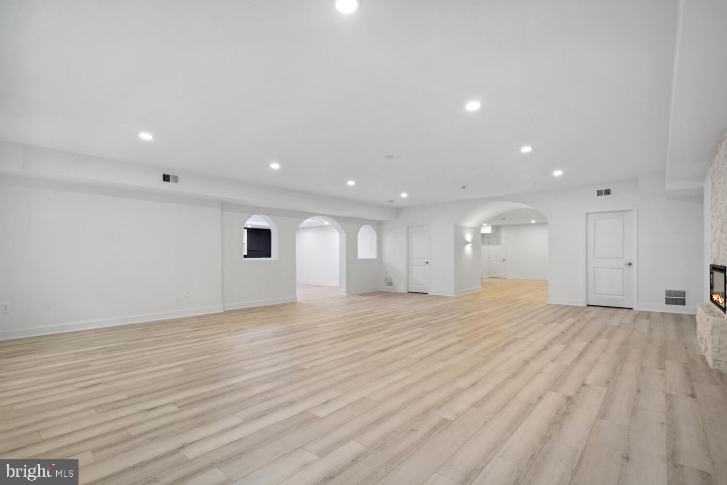 BANNOCKBURN HEIGHTS - Residential Lease