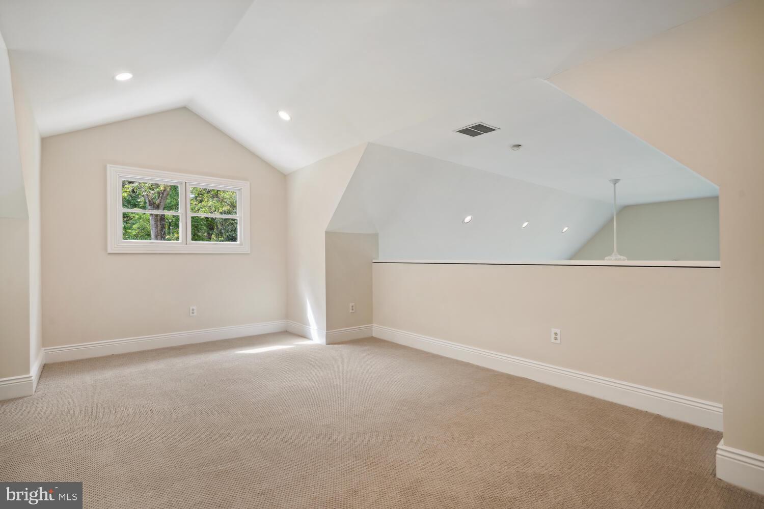 BANNOCKBURN HEIGHTS - Residential Lease