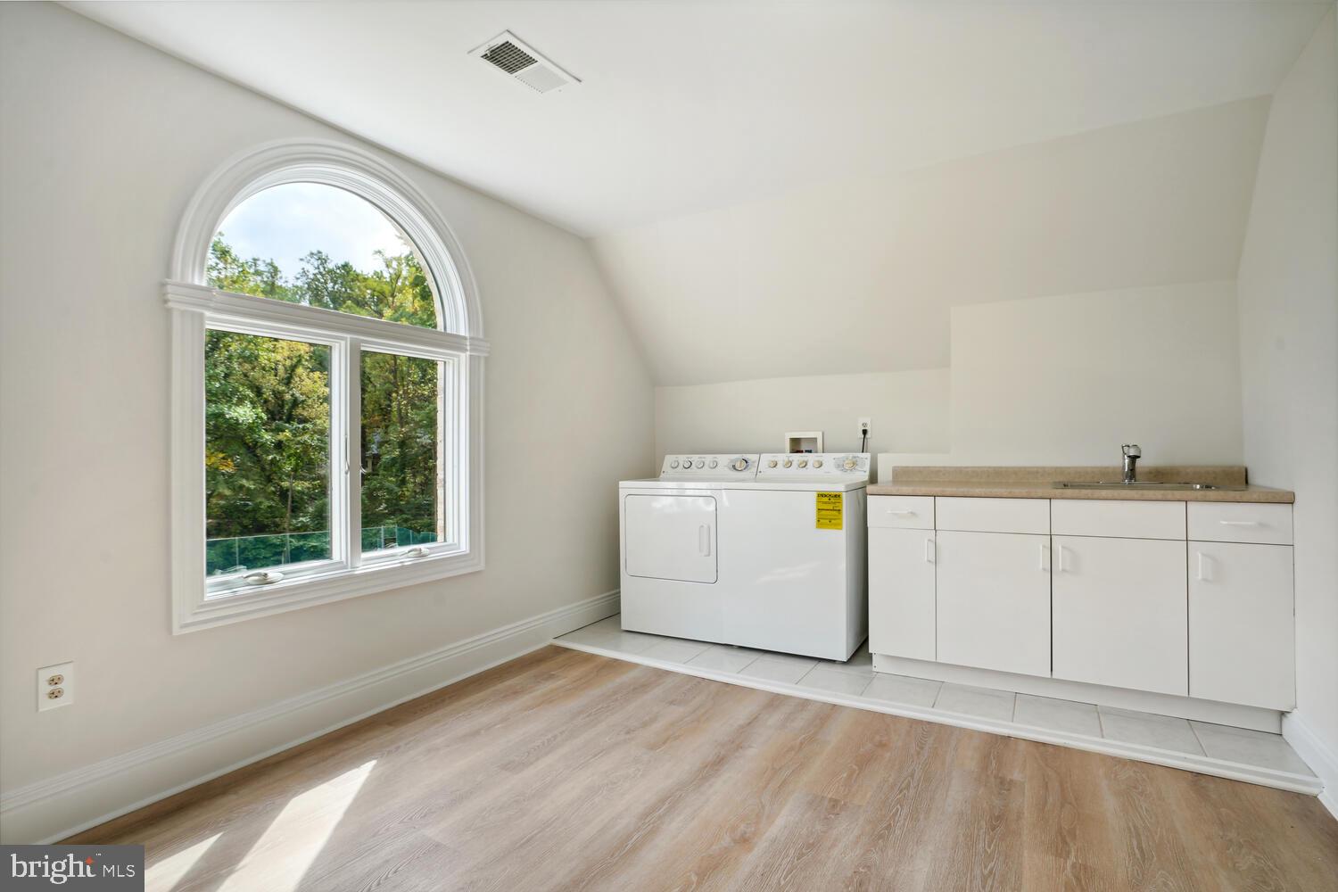 BANNOCKBURN HEIGHTS - Residential Lease