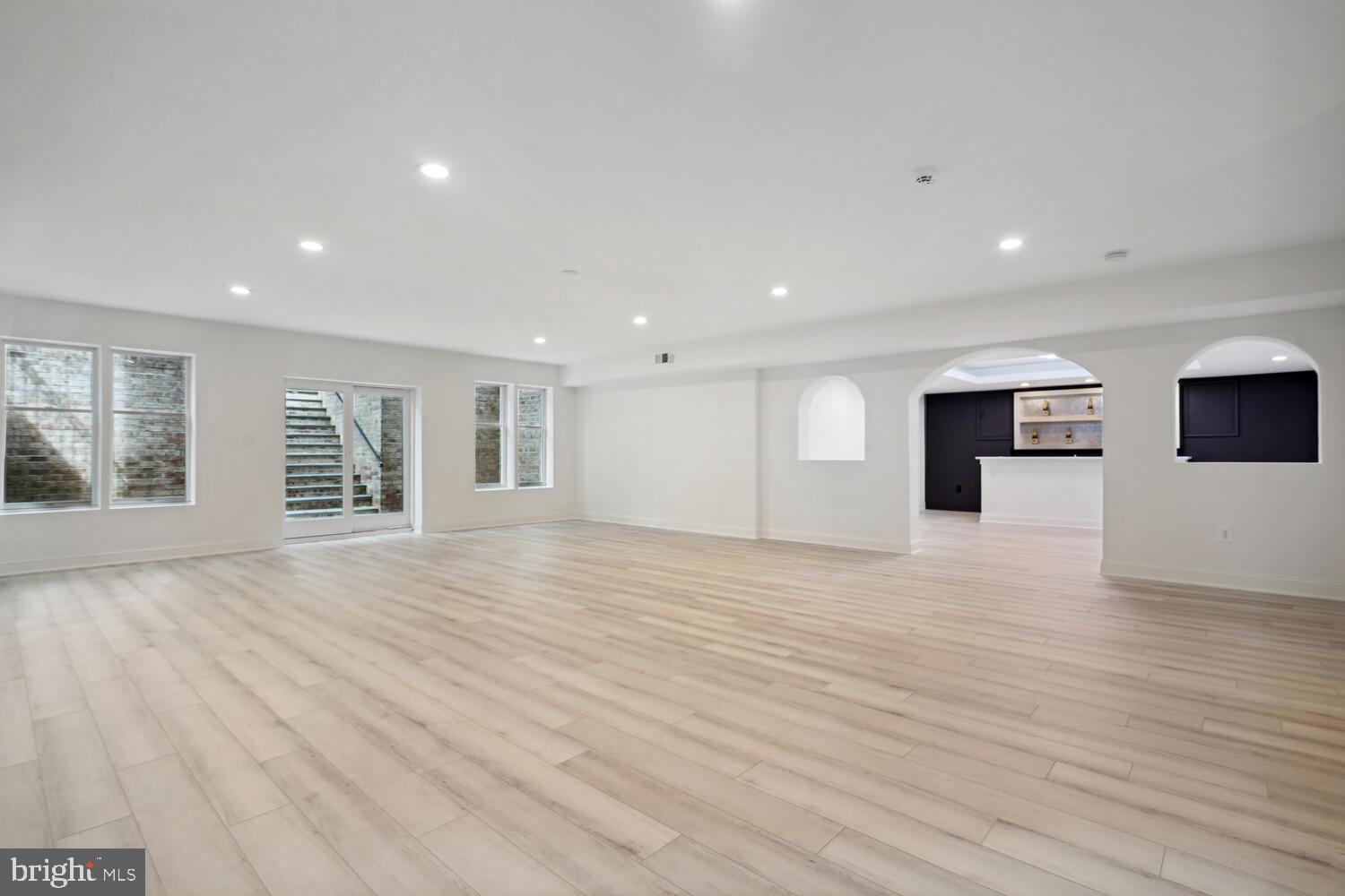 BANNOCKBURN HEIGHTS - Residential Lease