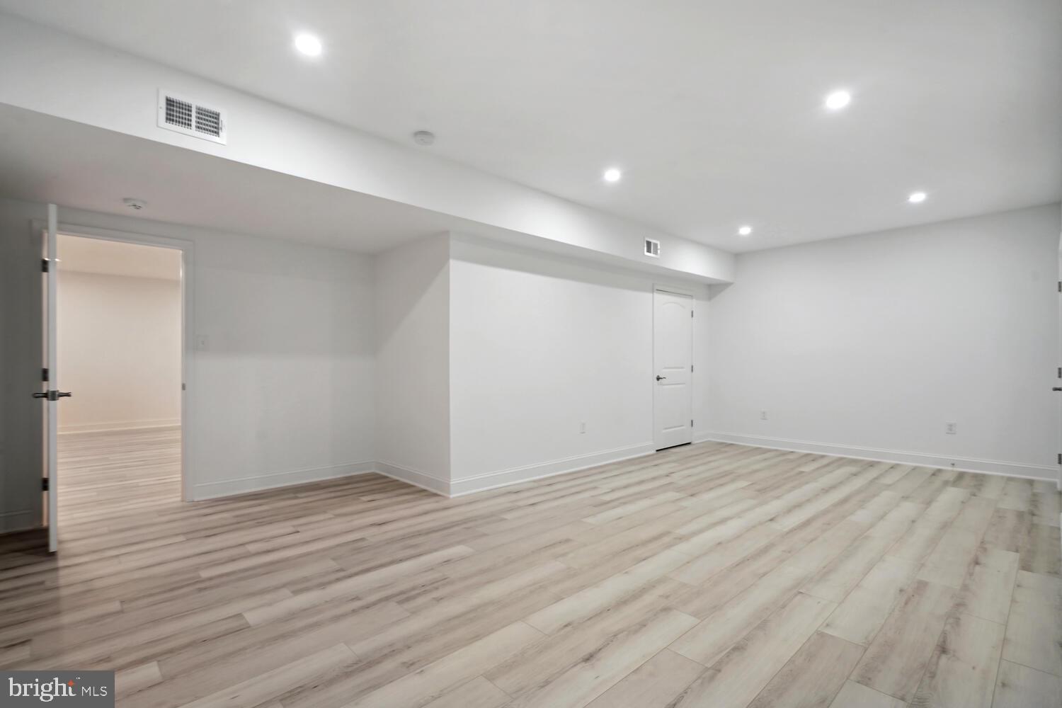 BANNOCKBURN HEIGHTS - Residential Lease