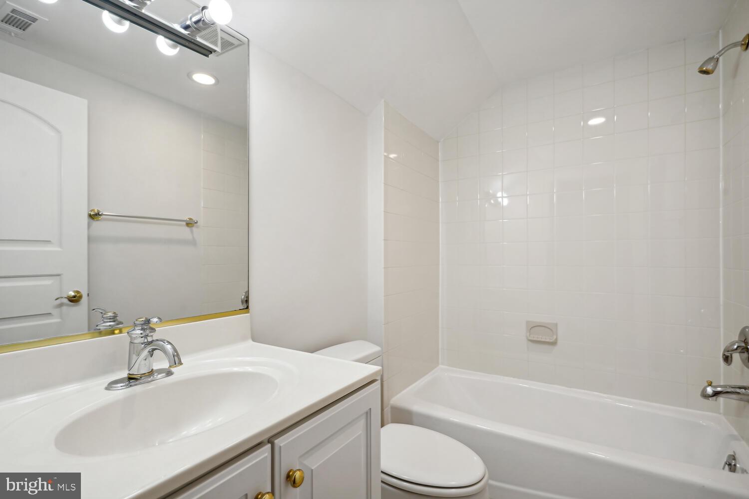 BANNOCKBURN HEIGHTS - Residential Lease