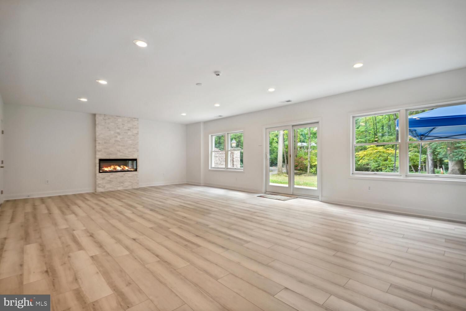 BANNOCKBURN HEIGHTS - Residential Lease