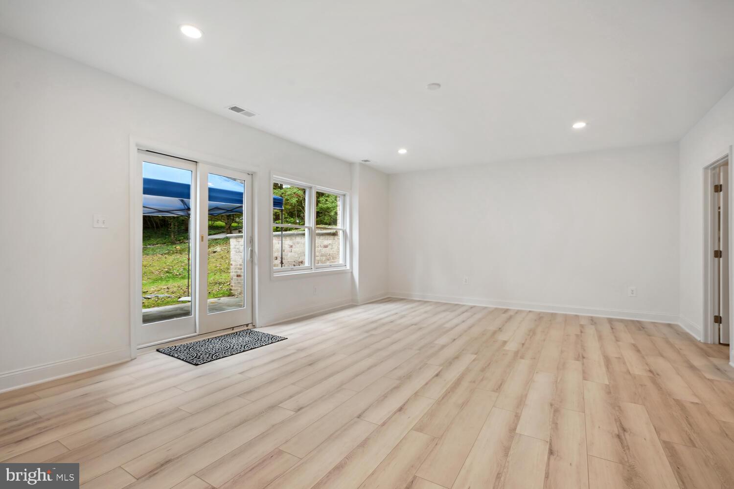 BANNOCKBURN HEIGHTS - Residential Lease