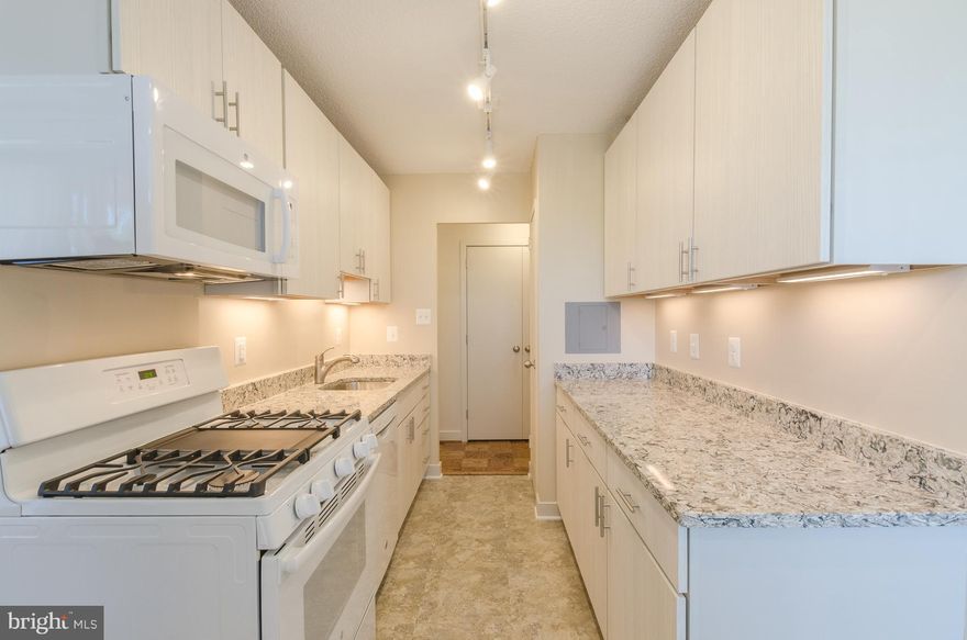 Elegant, Spacious, 1 Bed/1Bath, Totally Recently Renovated with Beautiful Materials, In Riverfront Building in N. Old Town. Hardwood Parquet Floors, Track Lighting, Vertical Blinds, Balcony, Elfa Closet Systems, Wired for High Speed Internet/Cable TV, Convenience Store with Dry Cleaning Service, 24 Hour Security, Easy access to laundry room, Desk Clerk 24/7 Access to Mt. Vernon Bike Trail