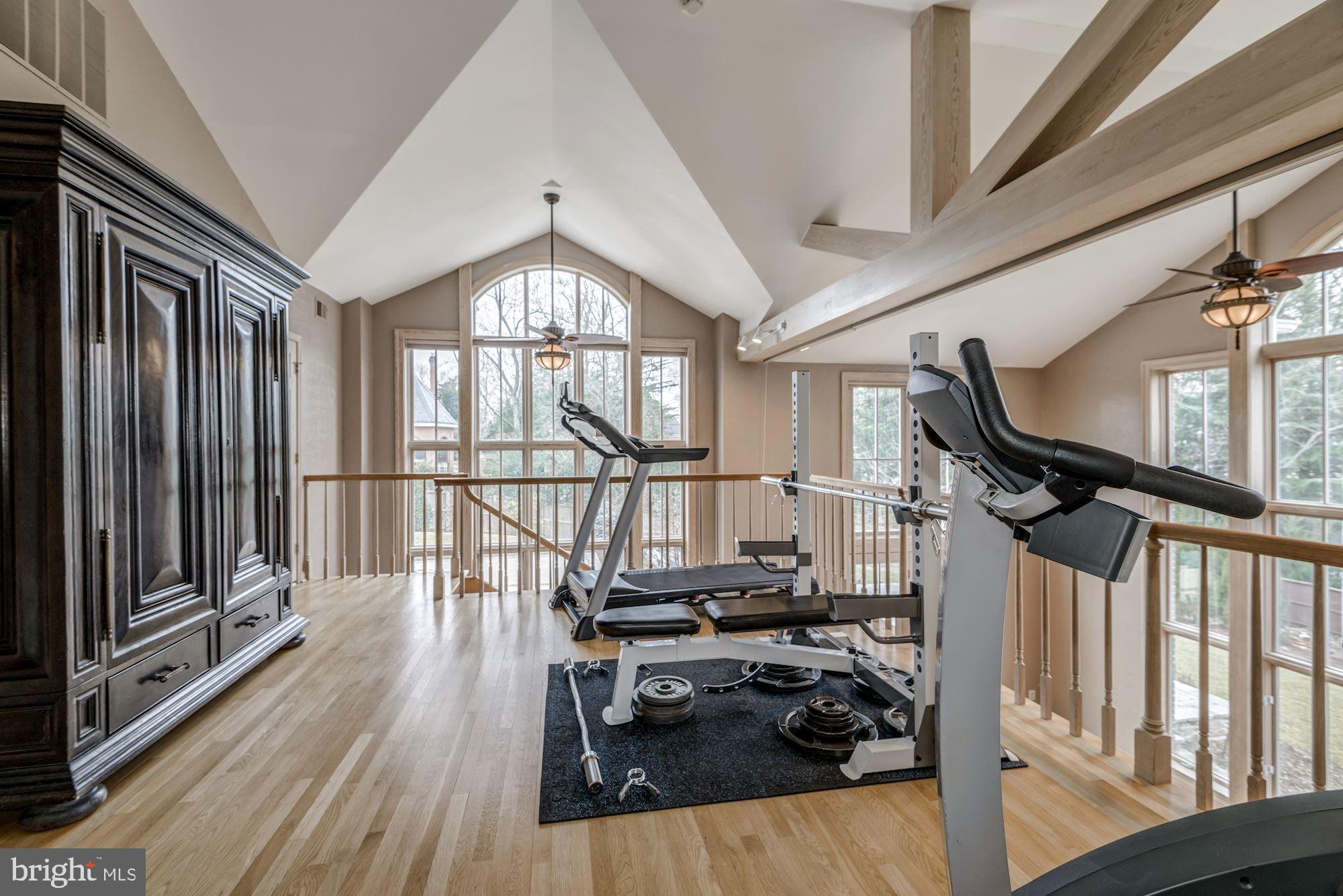 DOWNSCREST - Residential