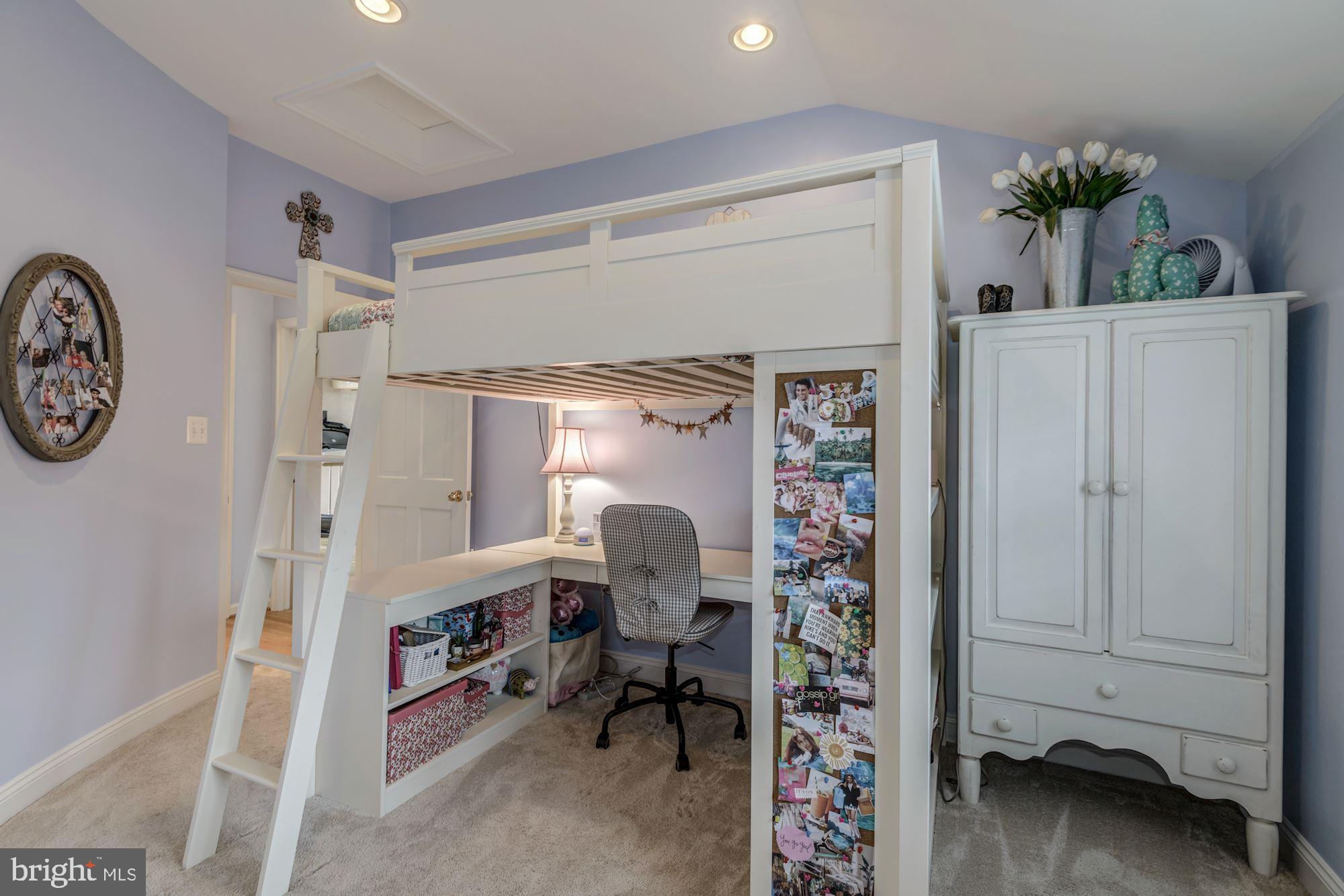 DOWNSCREST - Residential