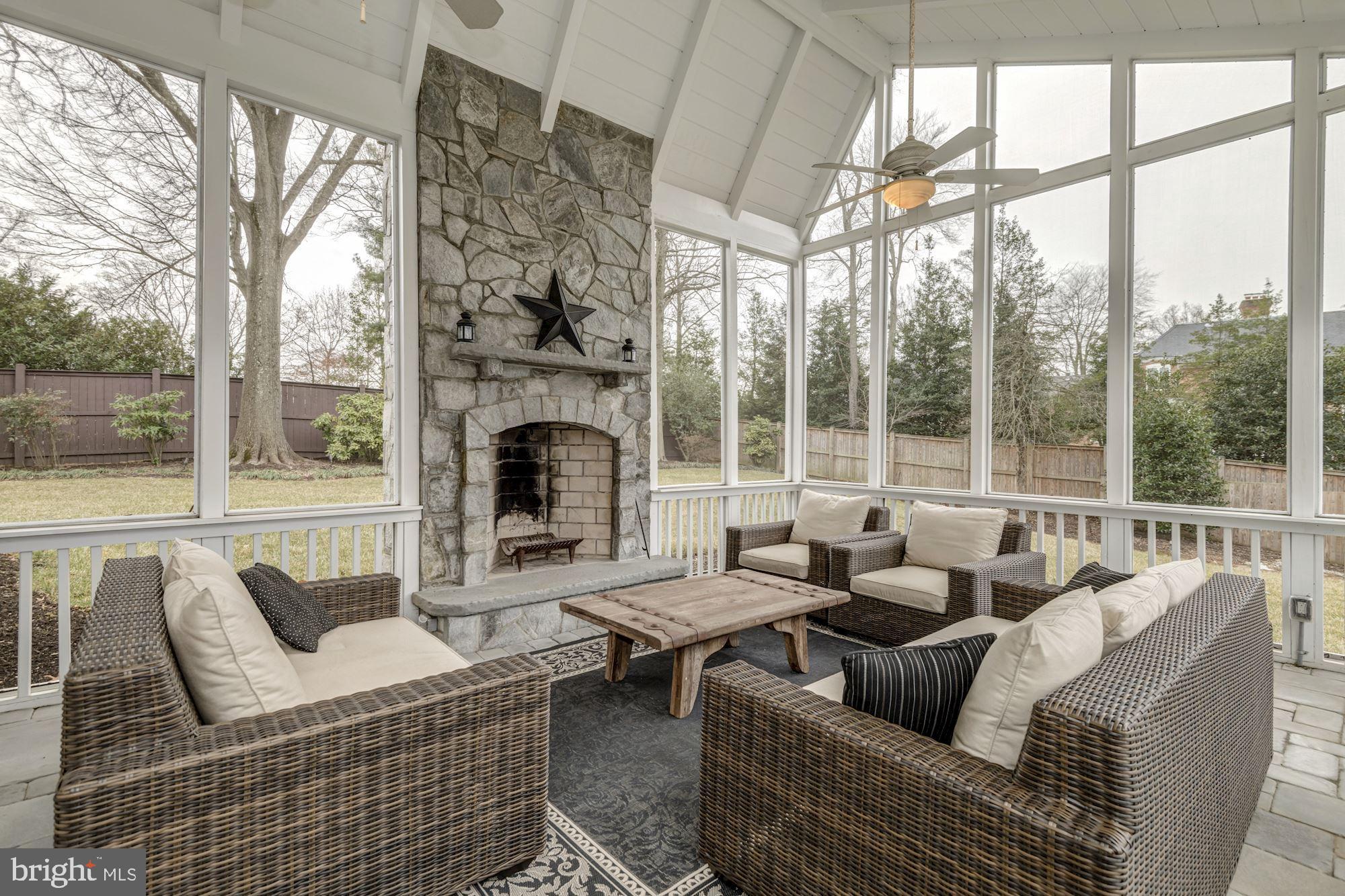 DOWNSCREST - Residential