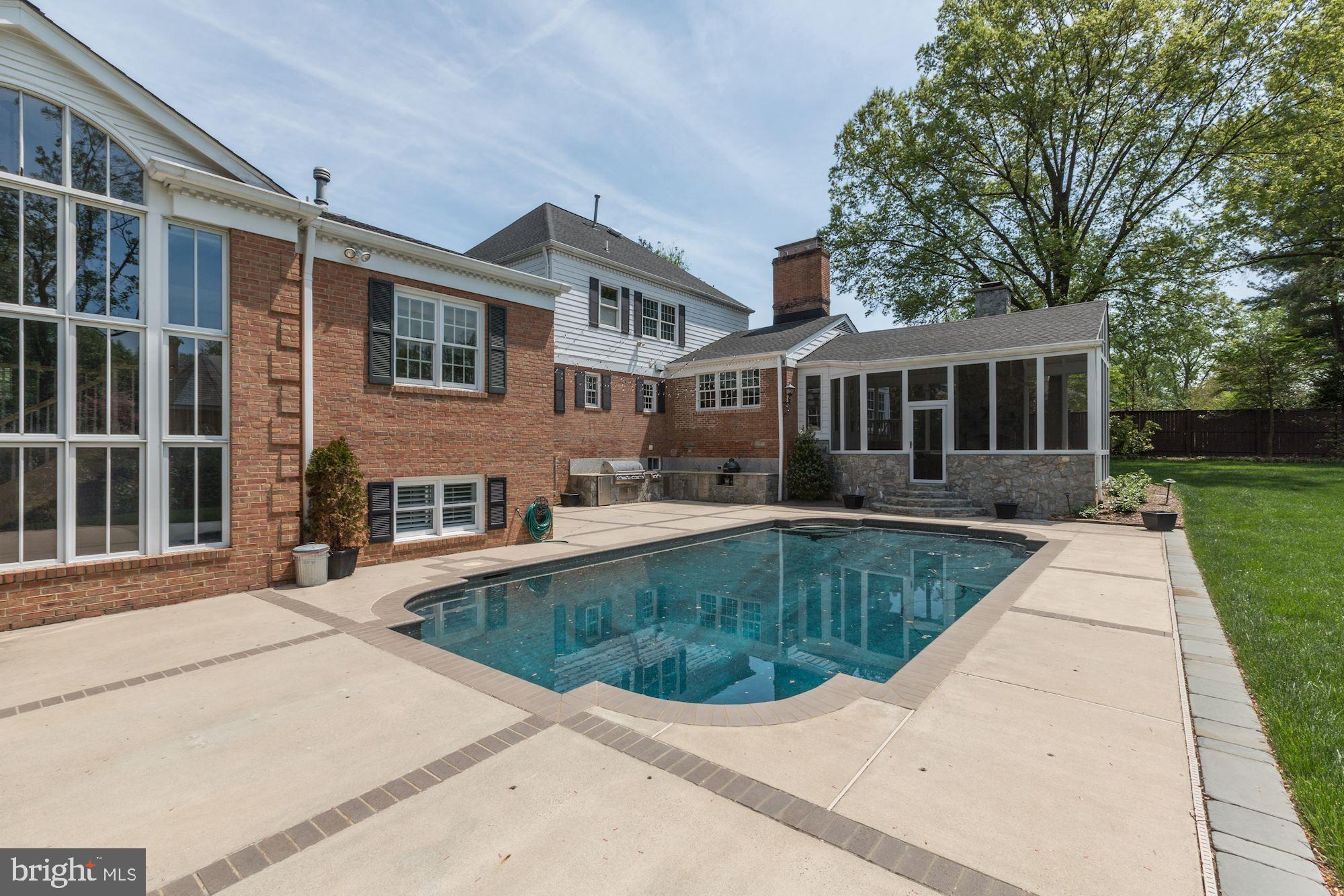 DOWNSCREST - Residential