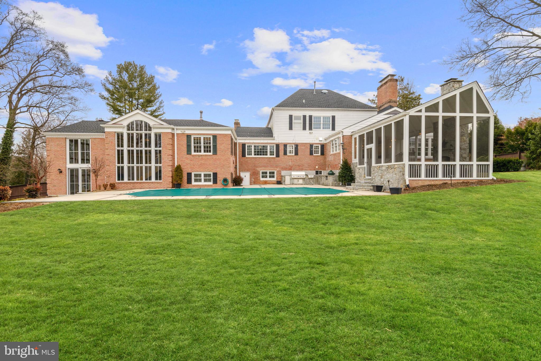 DOWNSCREST - Residential