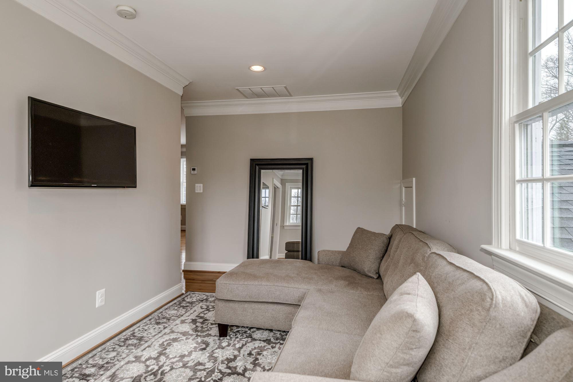 DOWNSCREST - Residential