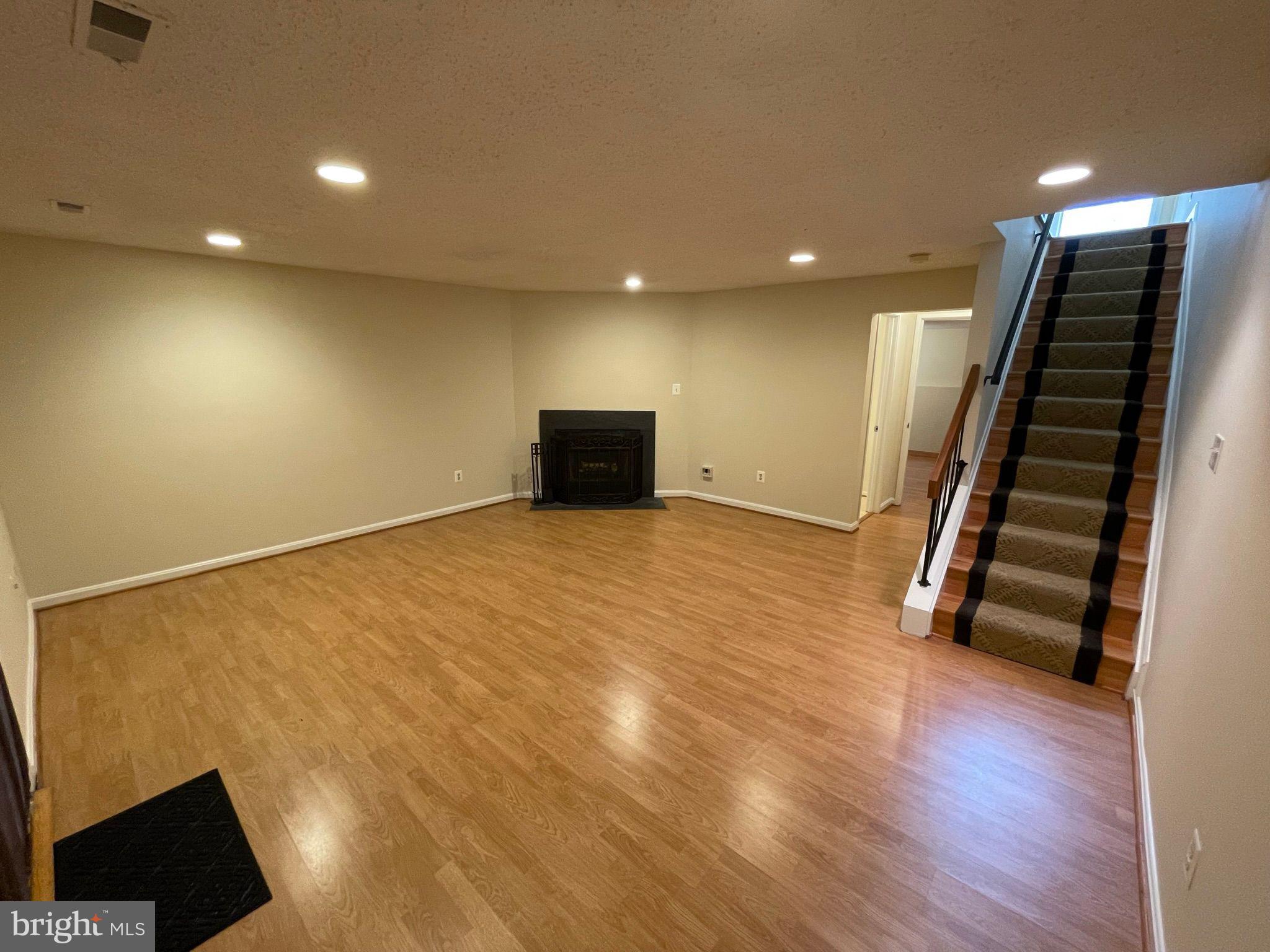 OAKWOOD COMMONS AT BURKE - Residential Lease