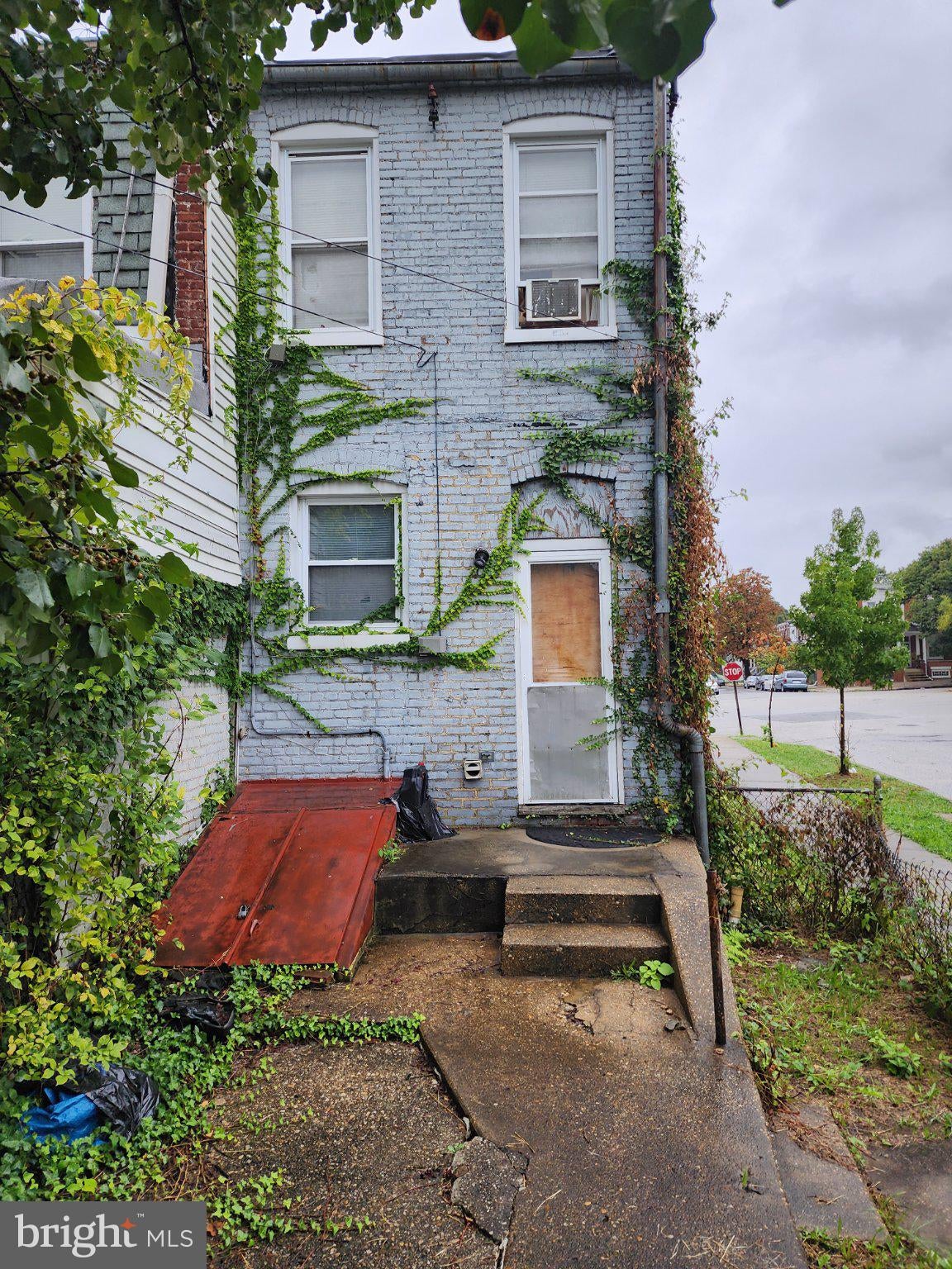 2813 THE ALAMEDA