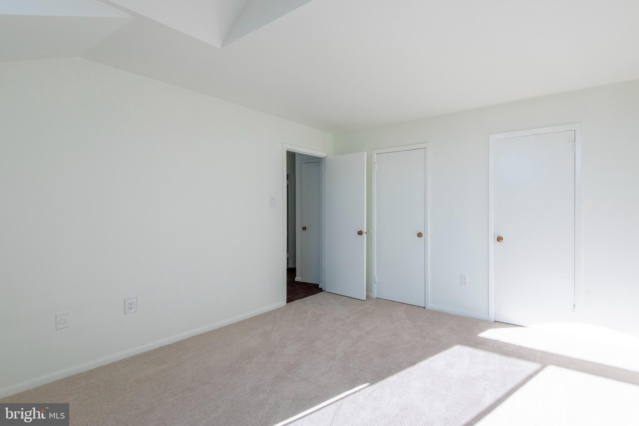 QUEEN VILLAGE - Residential Lease