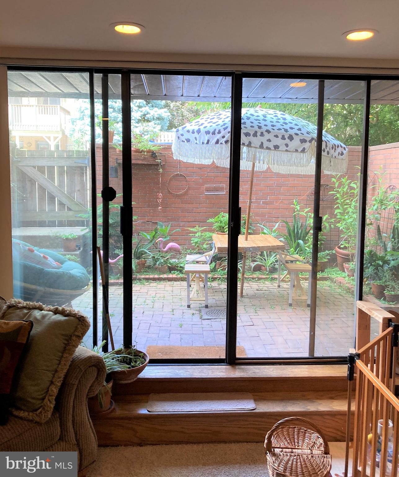 QUEEN VILLAGE - Residential Lease