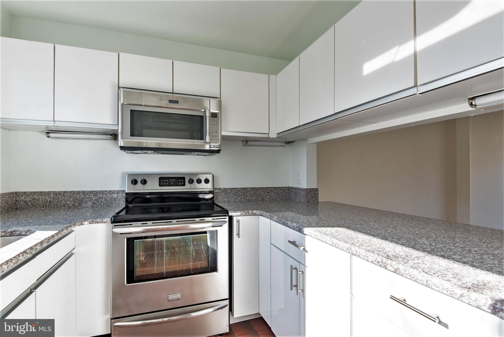 QUEEN VILLAGE - Residential Lease