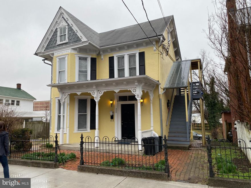 1 Bedroom 1 Bath first floor apartment ready for occupancy in downtown historic Winchester VA. Just a few blocks away from the downtown walking mall. Water/Sewer/Trash included. Coin op washer/dryer and off street parking. No animals, no smoking. VAR or NVAR rental application with $50/per person application fee paid by cash or money order or apply on lister website.