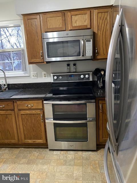 STONE HILL ESTATES - Residential Lease